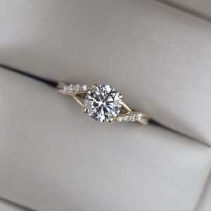 1 Ct Labgrown Diamond VS2 G Color Ring 18 Karat YG